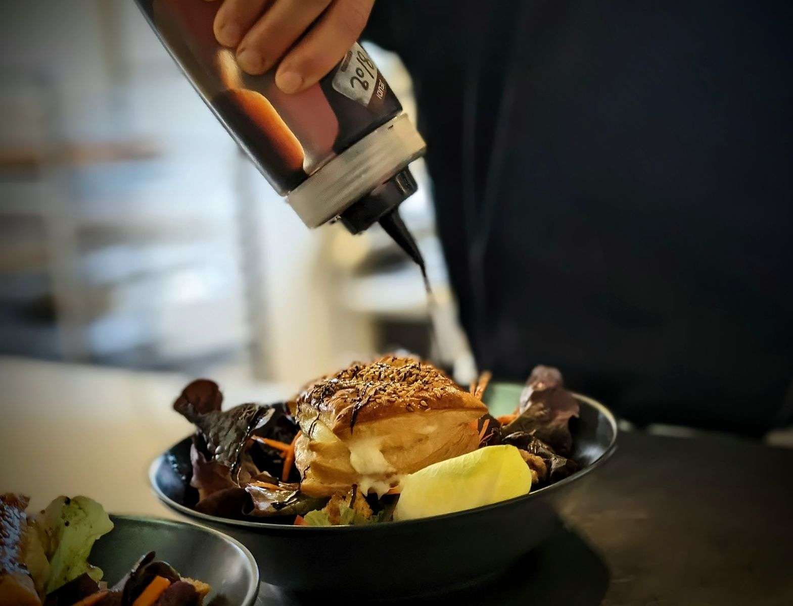 façade de l'hôtel Cosmos de Paris